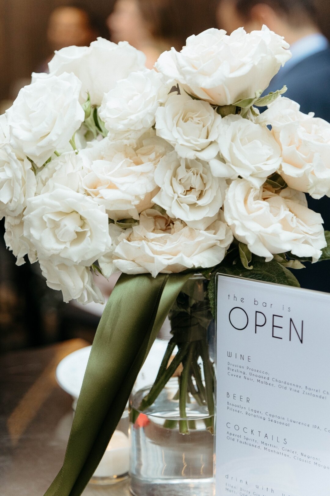 Embracing the beauty of this lovely centerpiece of delicate white roses and how it adds a little touch to the bar sign.⁣
Venue: @brooklynwinery
Florist: @fernbotnica
Photographer: @afteritallco
Musician: @nymusicentertainment 
Dj: @74events 
Makeup: 