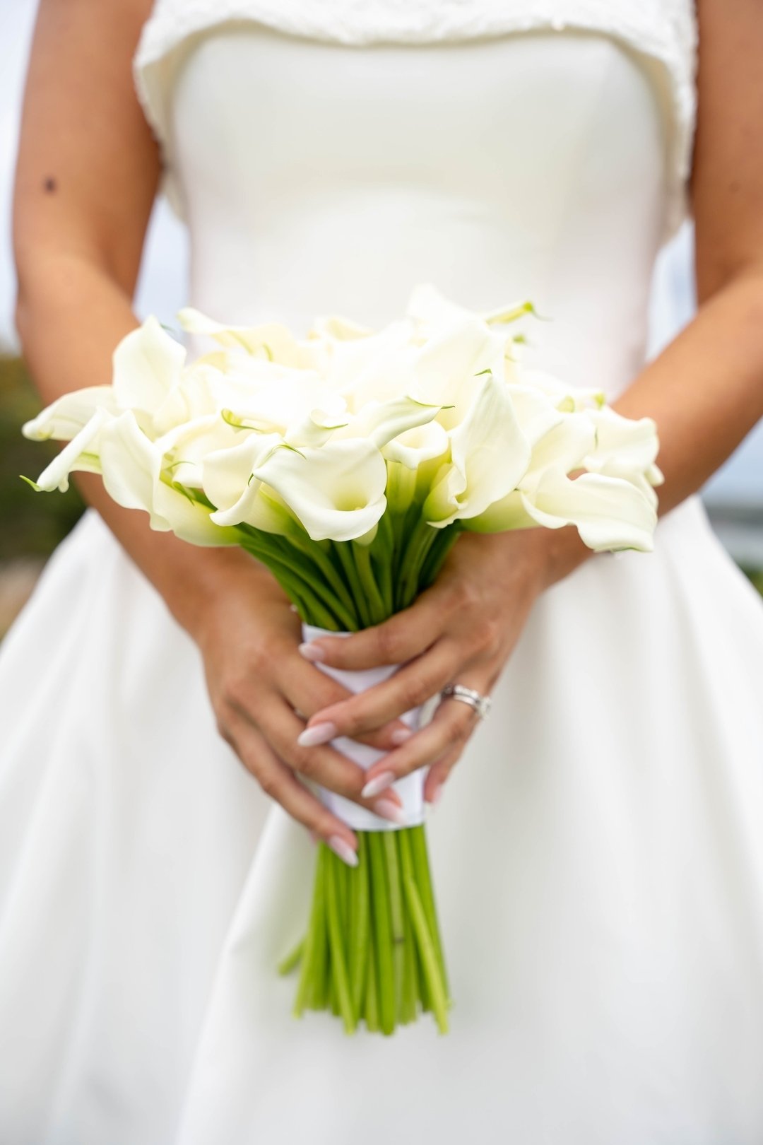 Capturing the essence of love and new beginnings, this bride's bouquet of white calla lilies is a symbol of delicacy and poise.

Planner: @jordanmichelleevents_ciera
Venue: @nissequogue_golf_club 
Florist: @flowersbyburton 
Photographer: @youngplantw