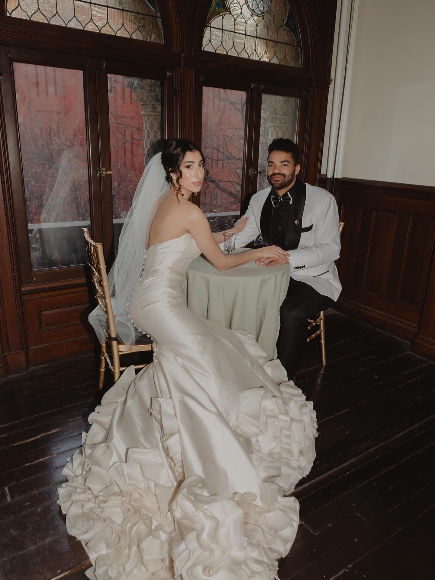 We can&rsquo;t get enough of these ruffles. 
⠀⠀⠀⠀⠀⠀⠀⠀⠀
Venue: @themontaukclub 
Planner: @jordanmichelleevents
Photographer: @nicolerochelleweddings
DJ: @jennifly 
Jazz Singer: @samistevens
Flamenco Dancer: @flamencoysol_nyc
Make Up: @pallabeauty
Hair