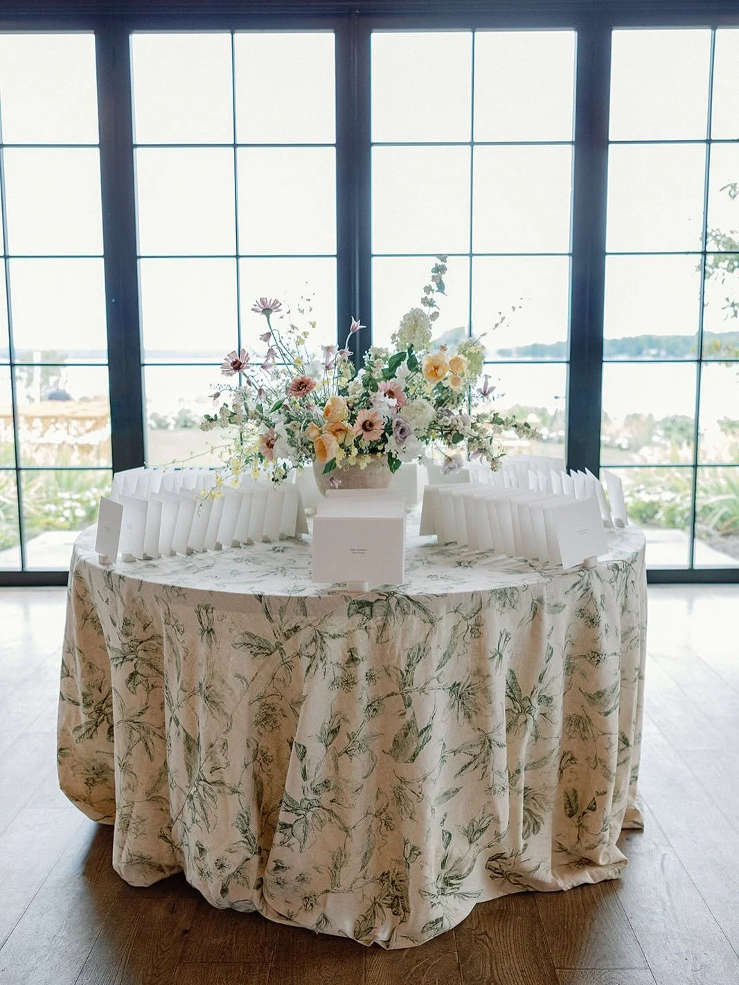 Thoughtful, intentional, meaningful details...
⠀⠀⠀⠀⠀⠀⠀⠀⠀
Megan &amp; Dave hand wrote personal notes to all their guests on the back of their seating cards. Some guests smiled, others laughed and many got tears in their eyes. Those are the things your