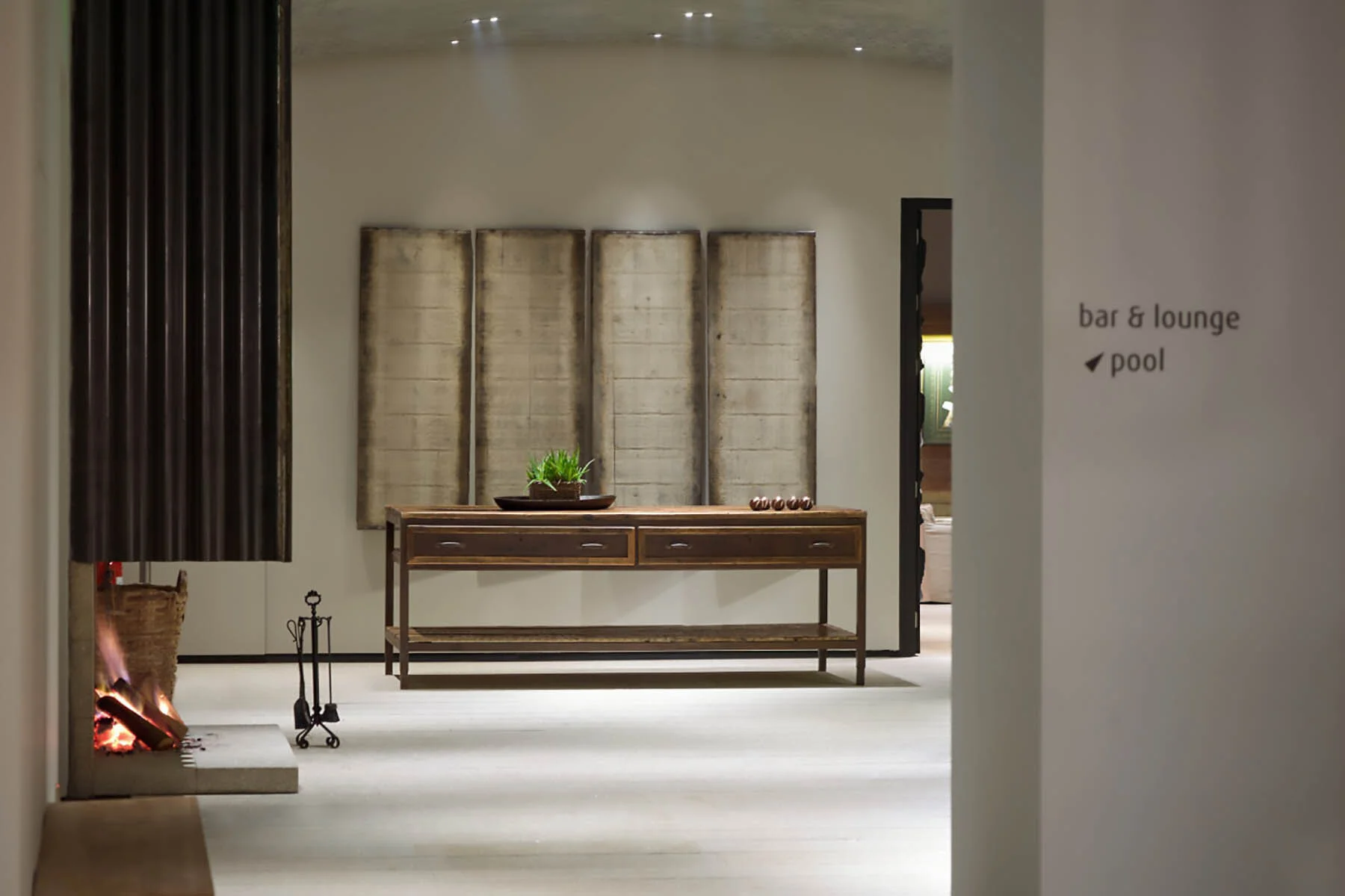 Quinta_Lounge2_[6487-LARGE].jpg