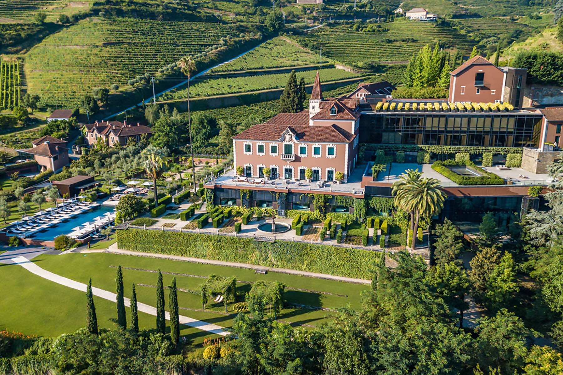 Resort_Aerial_View_[8437-LARGE].jpg