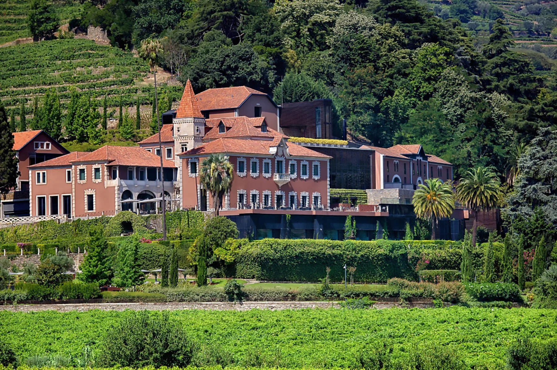 Six_Senses_Douro_Valley_from_the_east_3_[6220-LARGE].jpg