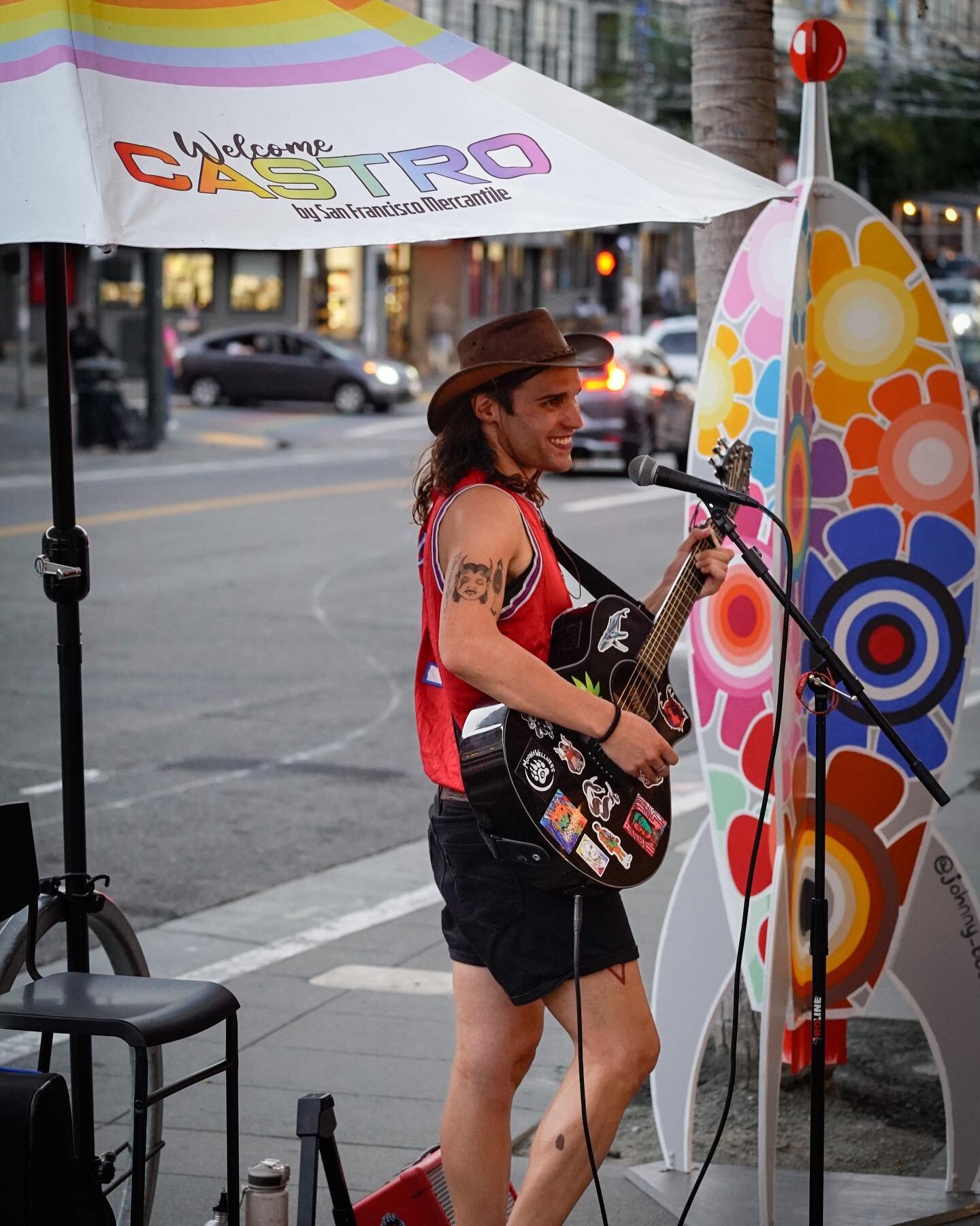 The colorful work of Johnny Botts at Welcome Castro. 🤖🌸 

PC: @jmintmusic 

#caw #castroartwalk #castro #artwalk #lgbtq #robot #rocket