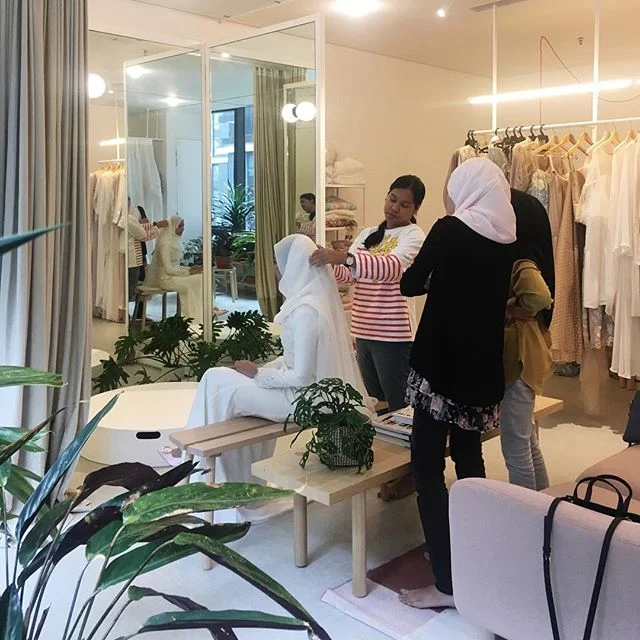 The FINAL fitting ✂️
~
What it's for: Looking at the ensemble as a whole, as this is almost exactlyyy how you’ll look on your big day. Breathe, relax and take it all in.
~
Who to bring: It’s important to bring along the person who is going to be helping you get in the dress and how to go about putting it on 💓
~
#hanimokhta #madetoorder #madetomeasure #custommade #bespoke #bridaldress #bridalstyle #bridalstudio #modernbride