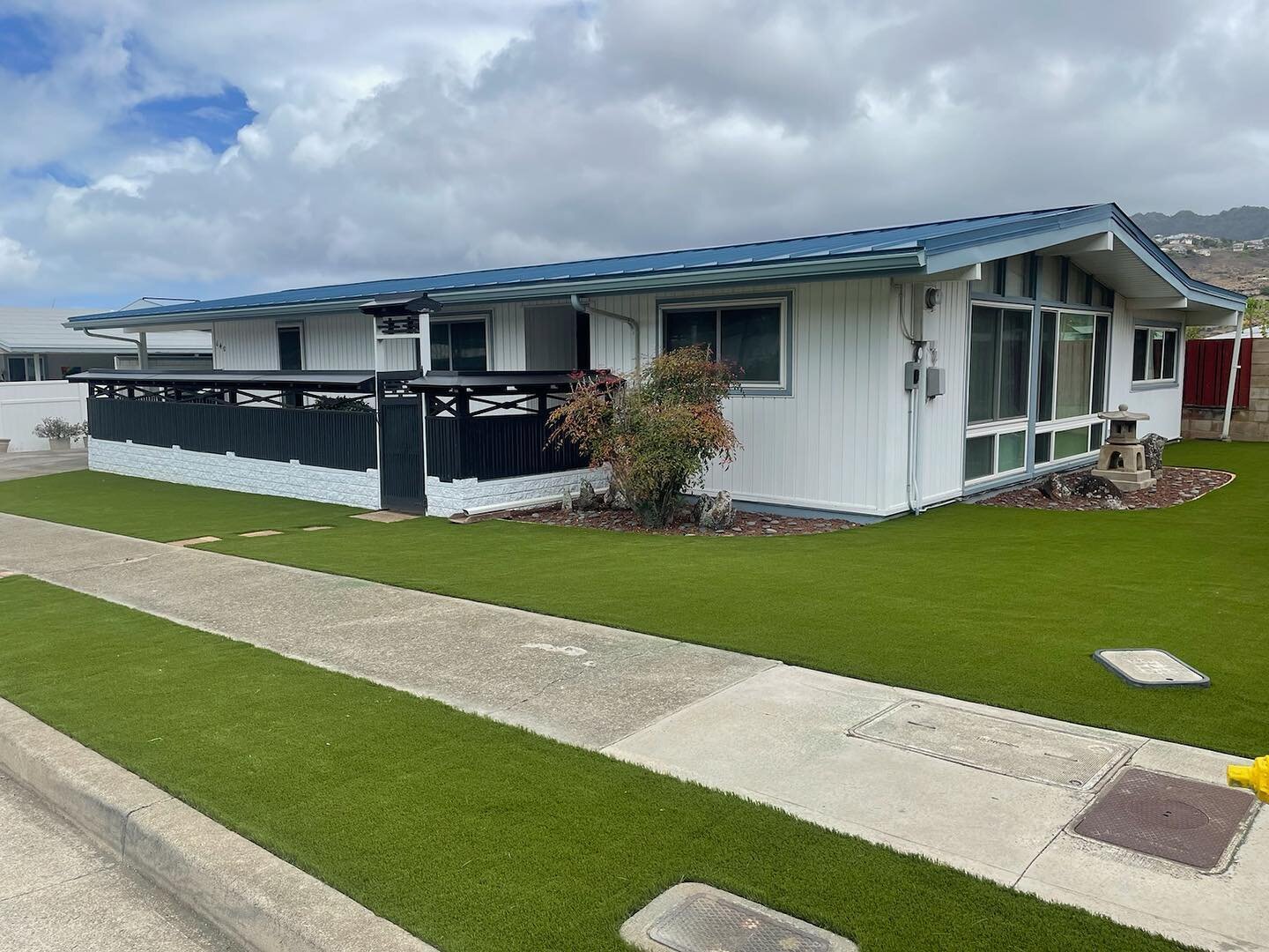 Get your weekends back 🤙🏽 #5931864 #SYNlawnOahu#hawaiilandscaping #SyntheticTurf #ArtificialGrass #Turf #Grass #SynLawn #lifetimewarranty #biobasedproducts #savewater #savetime #getyourweekendsback #alohaeveryday