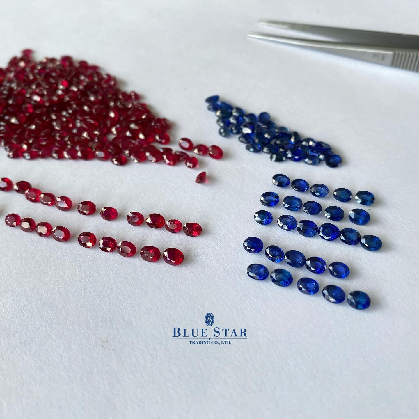 Ruby &amp; Sapphire oval 4x3 commercial quality.
🔴🔴🔴🔵🔵🔵

#ruby #sapphire #ovalsapphire #gemstones #colorstone #ovalruby #calibratedsapphires #gem #ovals4x3