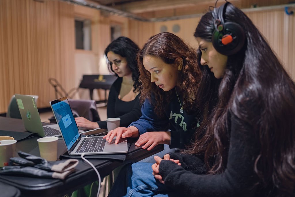 Elisa Bates - LoudOctober2025_035.JPG