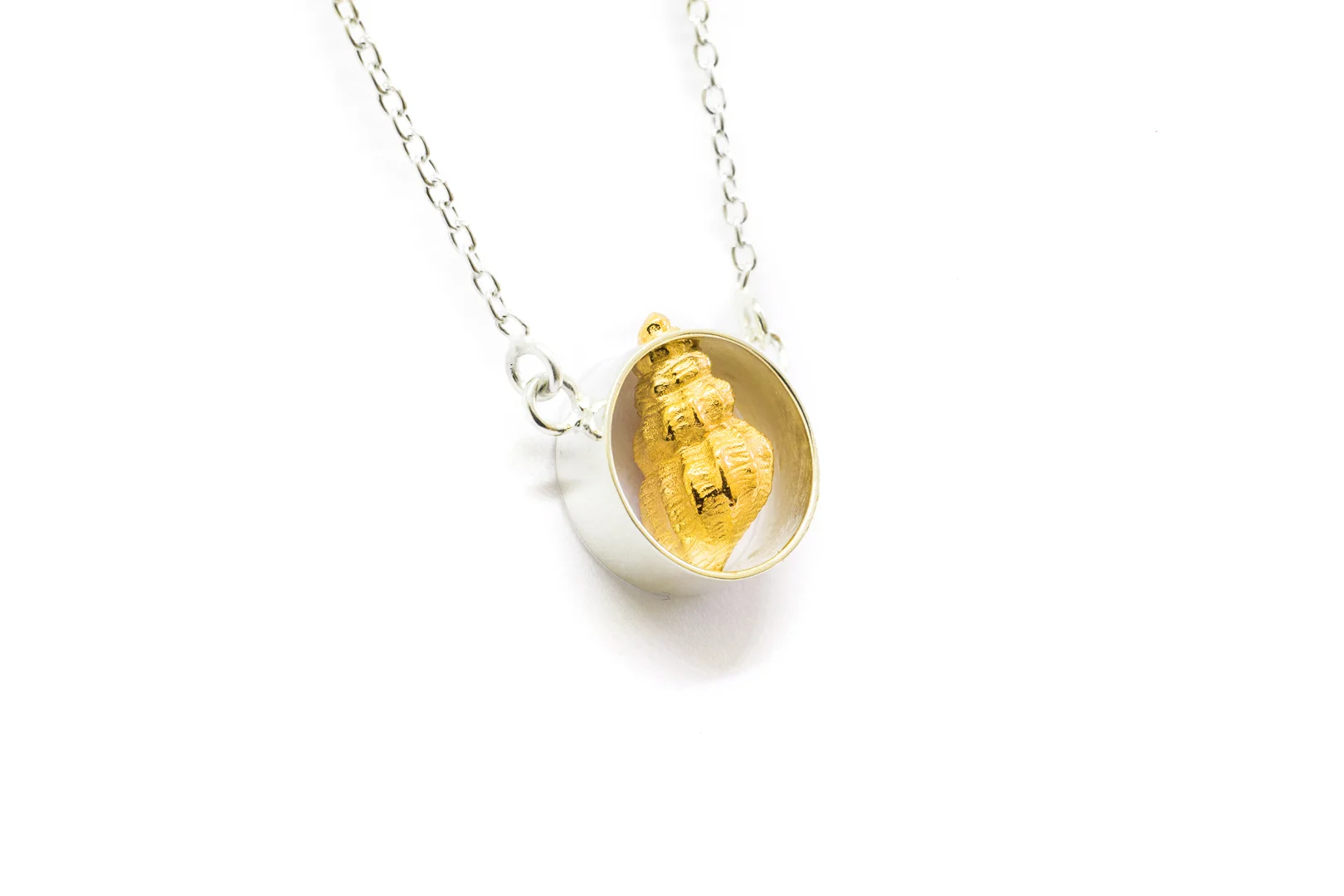 SHELL NECKLACE - GOLD CORAL (1 of 1) 2.jpg