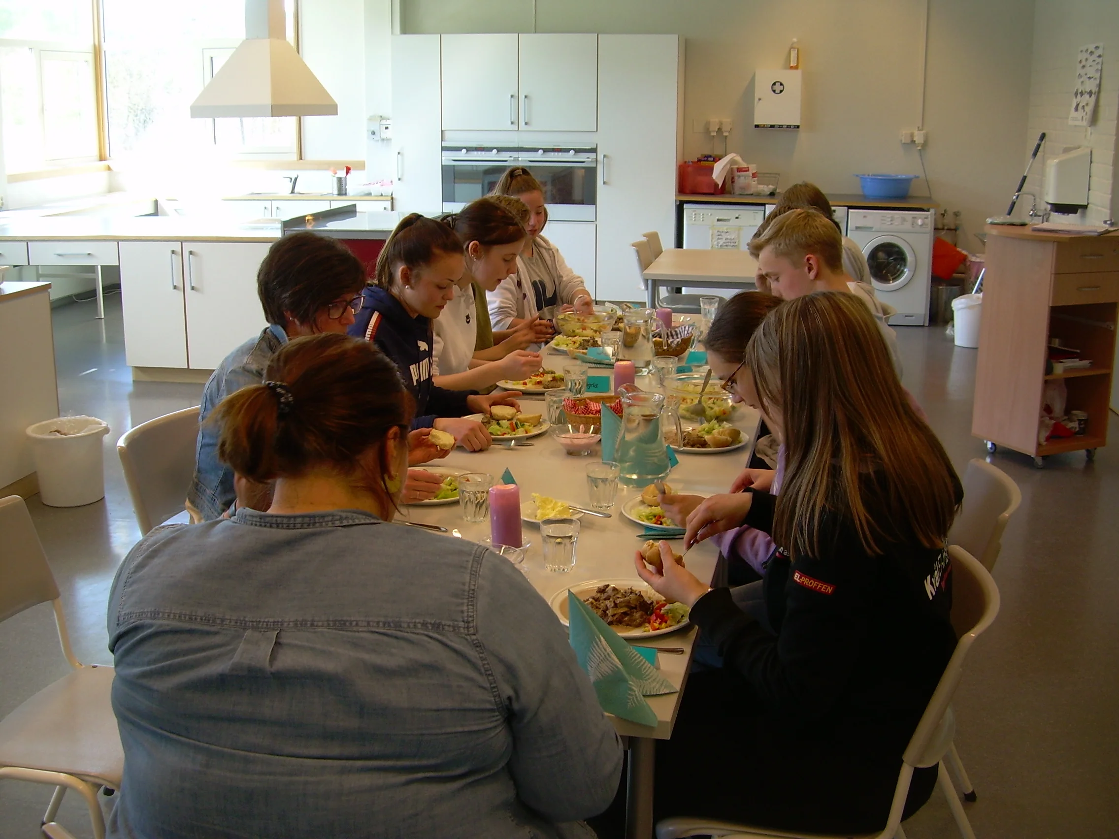skolemiddag19.jpg