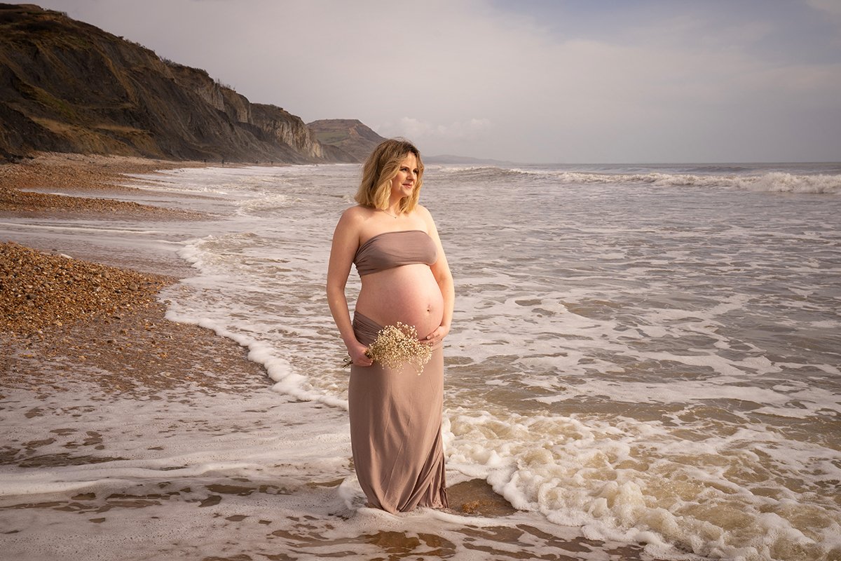 beach maternity photoshoot.jpg