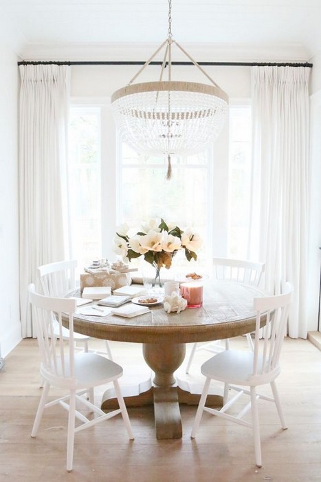 Tips For Staging A Round Dining Table, How To Set A Round Dining Table