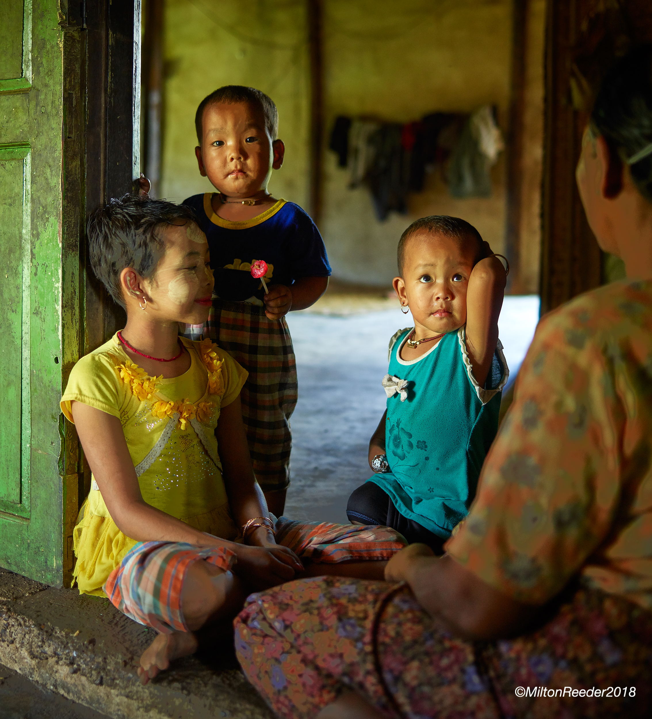 Mother &amp; Children, Inle Lake, Myanmar