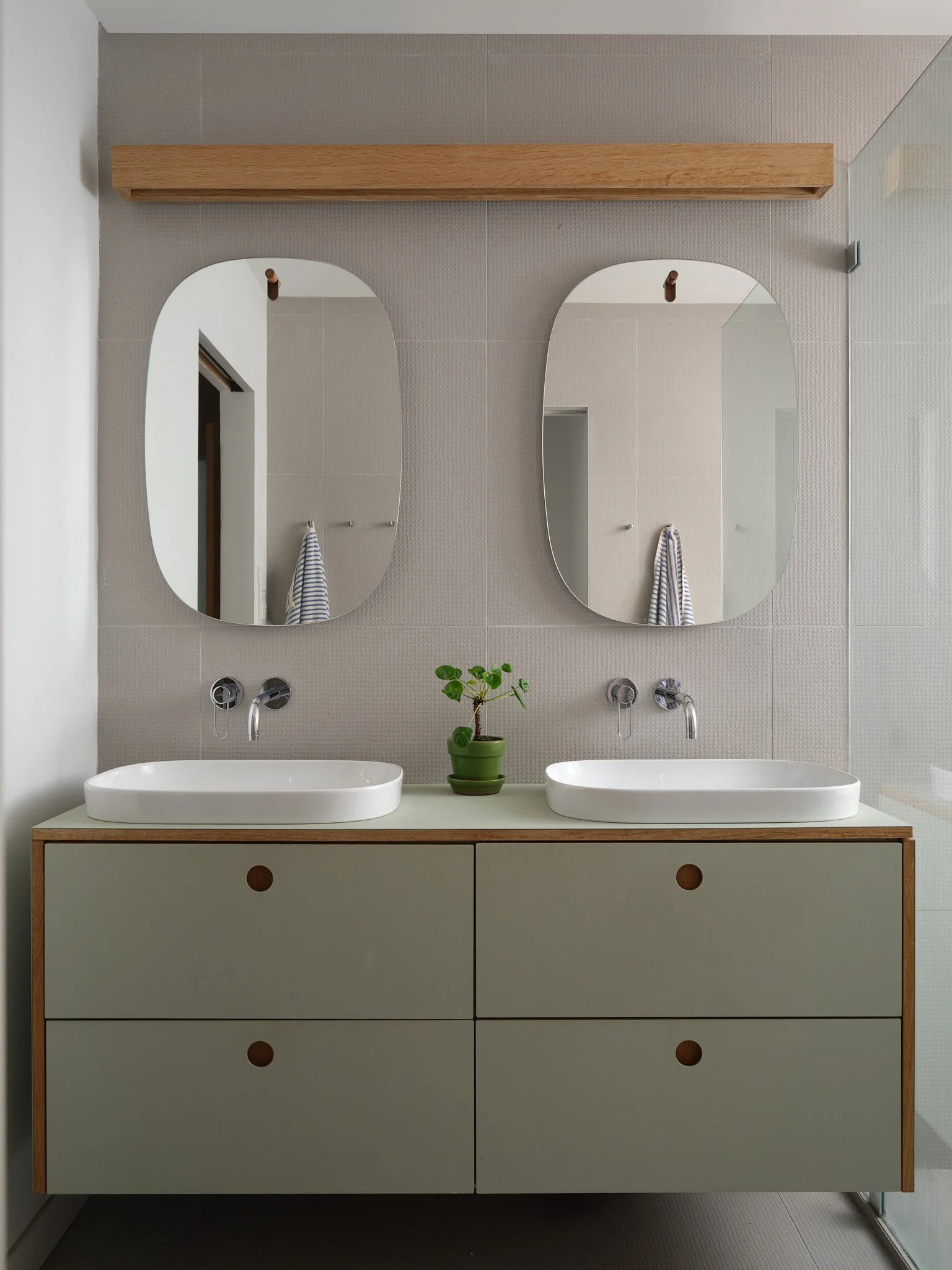 HxH 730 Easely Street 4761.jpg