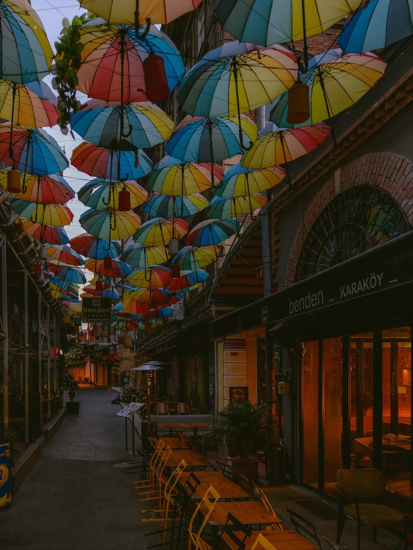 Blue hour in Istanbul - swipe through for 15 moments that will live rent free in my head for the foreseeable future ❤️&zwj;🔥