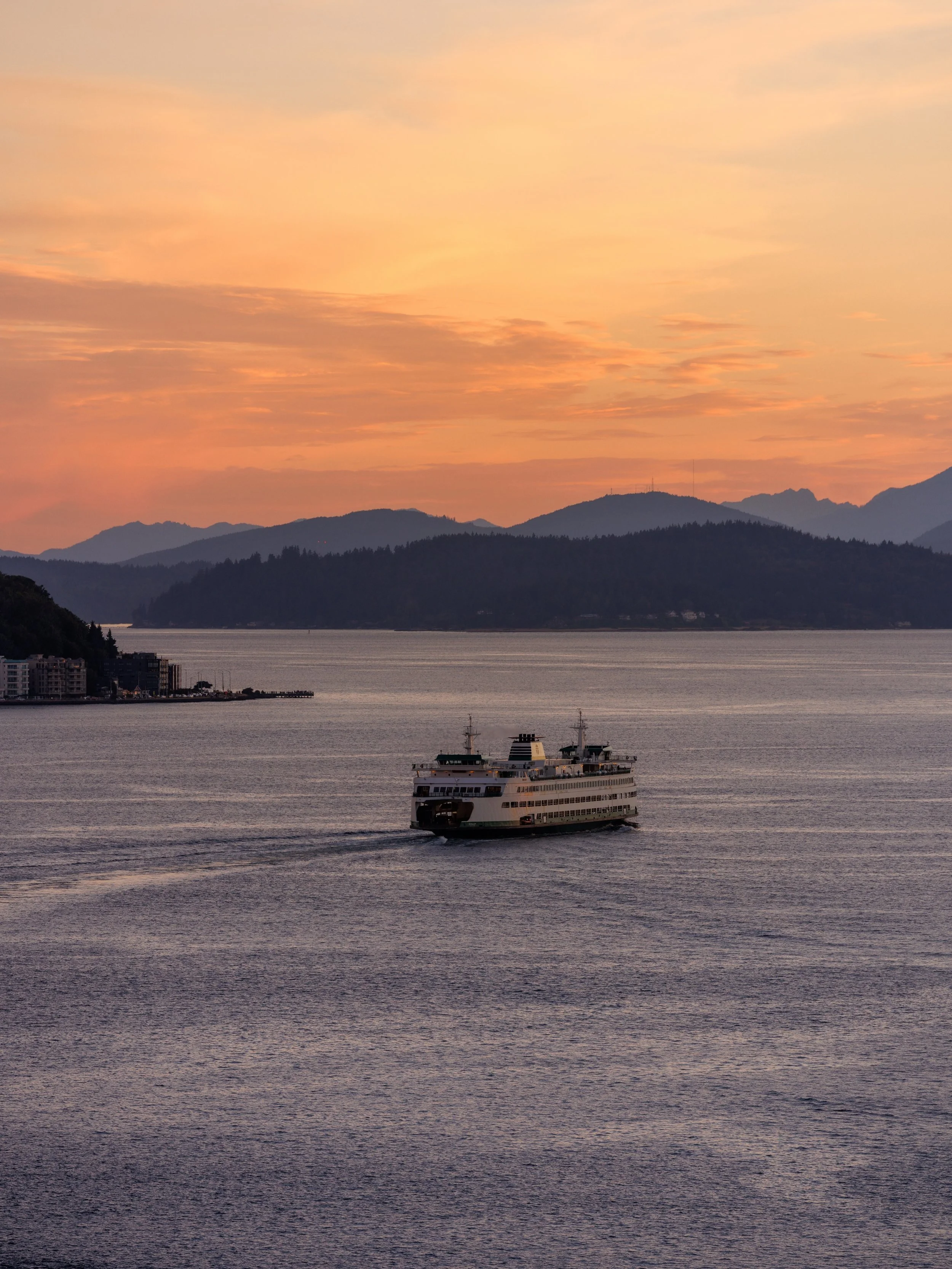 Sunset in Seattle // we&rsquo;ve had a bunch of lovely nights this past June, this was one of them 🌅 

w/ the RF 70-200mm for my photo friends, pick one to rule them all below 👇🏻