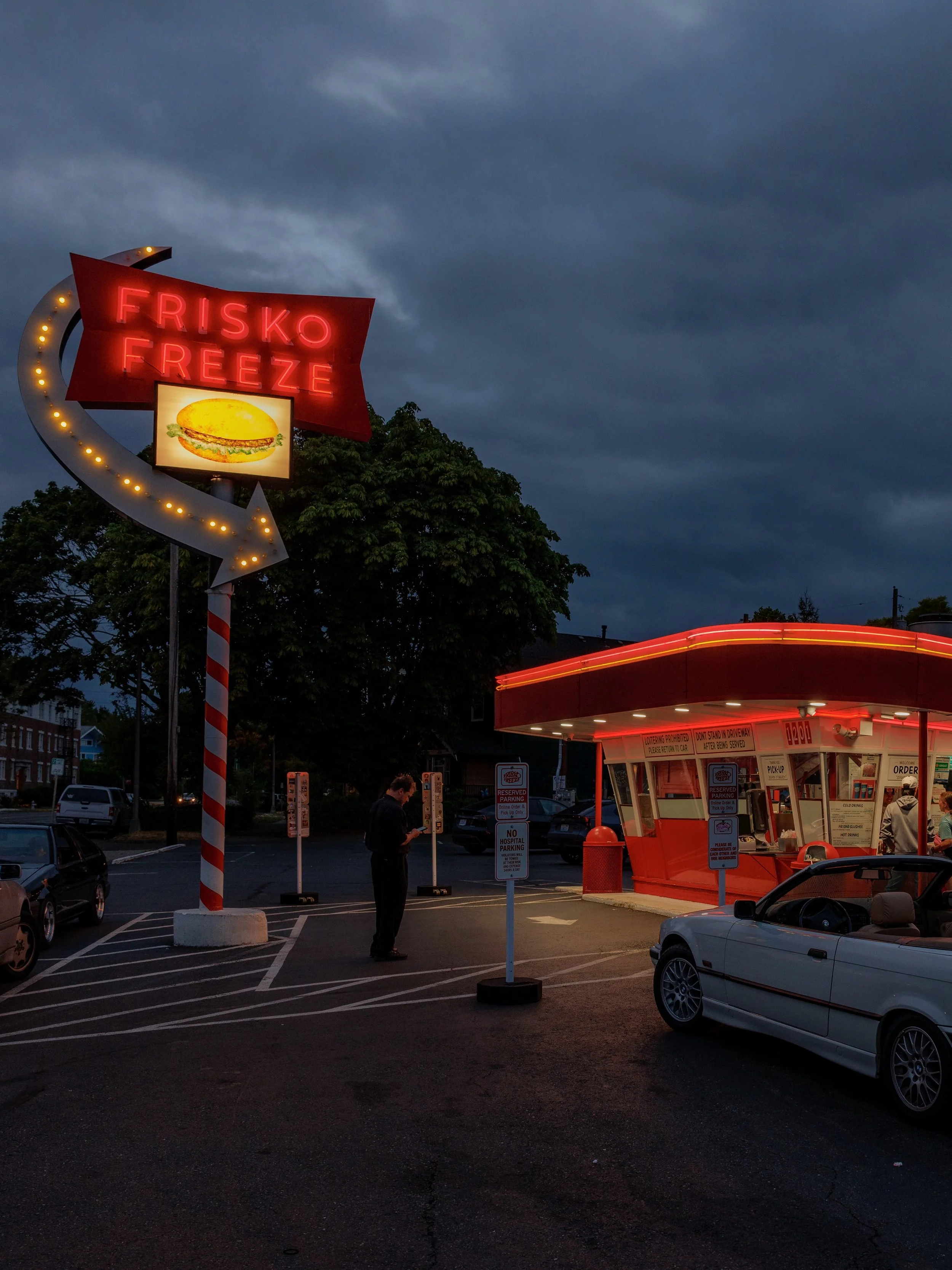 Like a moth to a flame I cannot resist a classic sign // first opened in the 1950s this Tacoma hamburger stand is a an example of the &ldquo;Googie&rdquo; architectural style popular at the time and is one of the few remaining unmodified examples in 