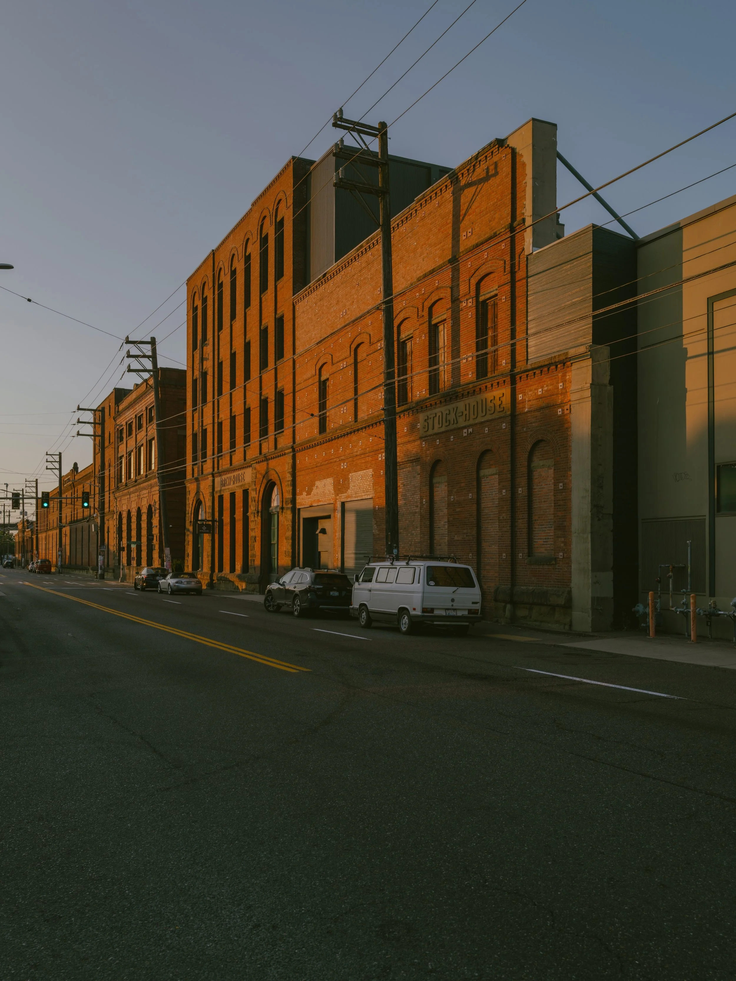 The Golden Age // Streets of Seattle on a Sunday night in Georgetown. Soft light, warm brick, vintage cars, the soft hum of neon, the occasional roar of a plane overhead&hellip;and people say romance is dead 🥀 

How was your August?
