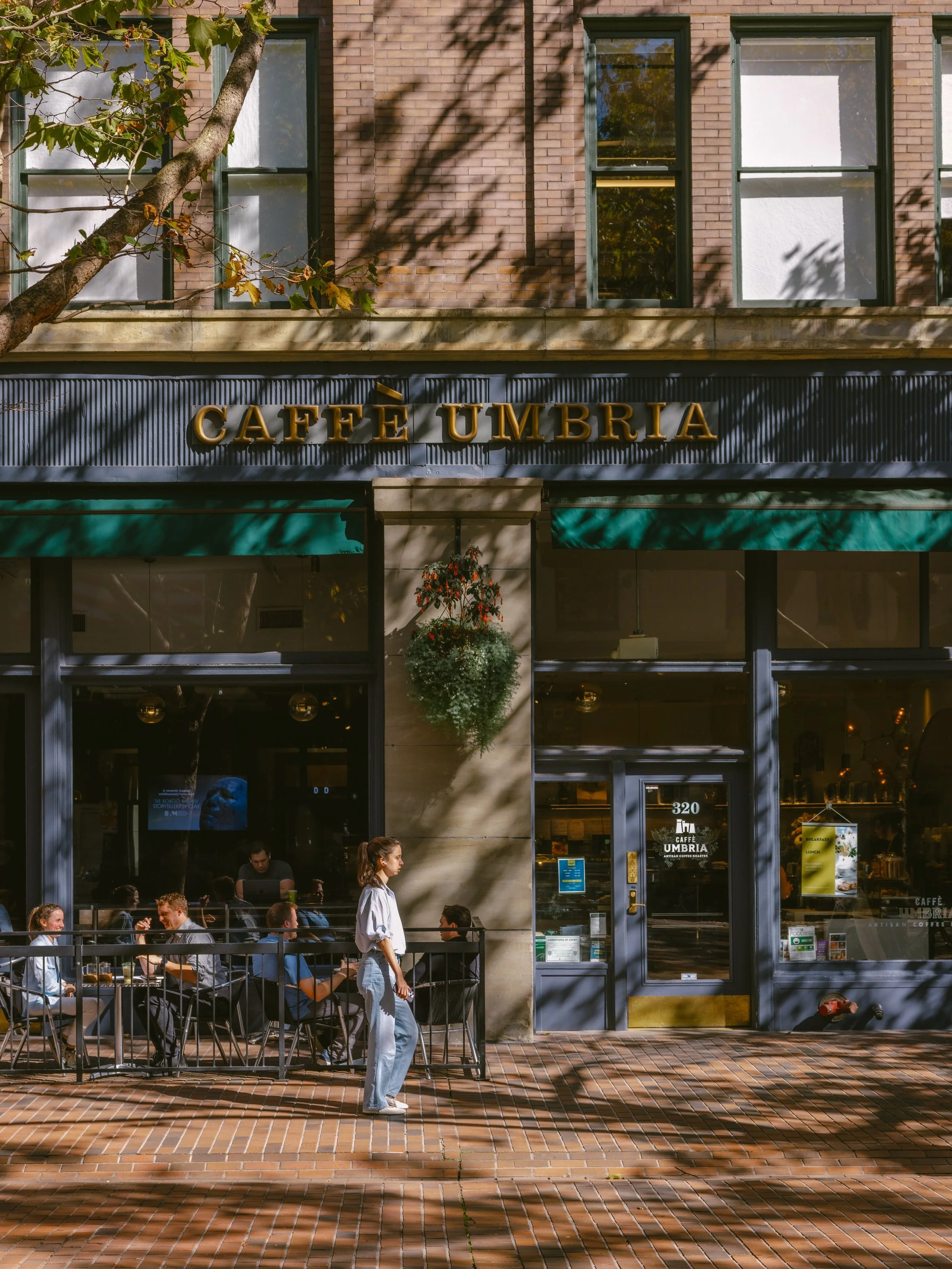 Coffee Culture // Scenes and details from an afternoon at this beautiful shop ☕️