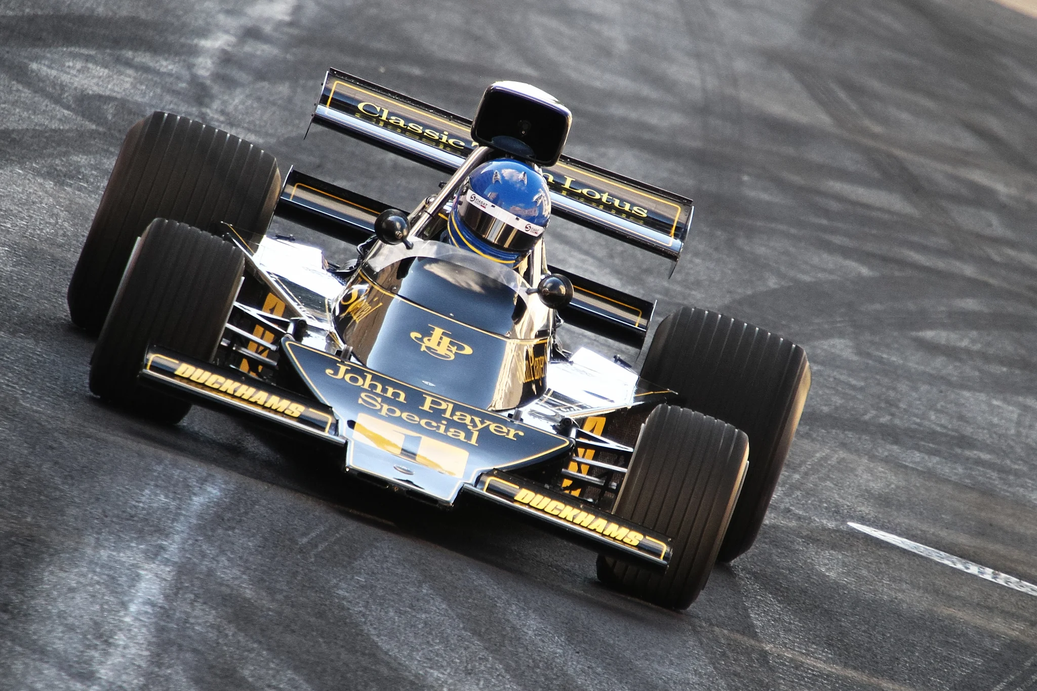 Lotus 76.jpg