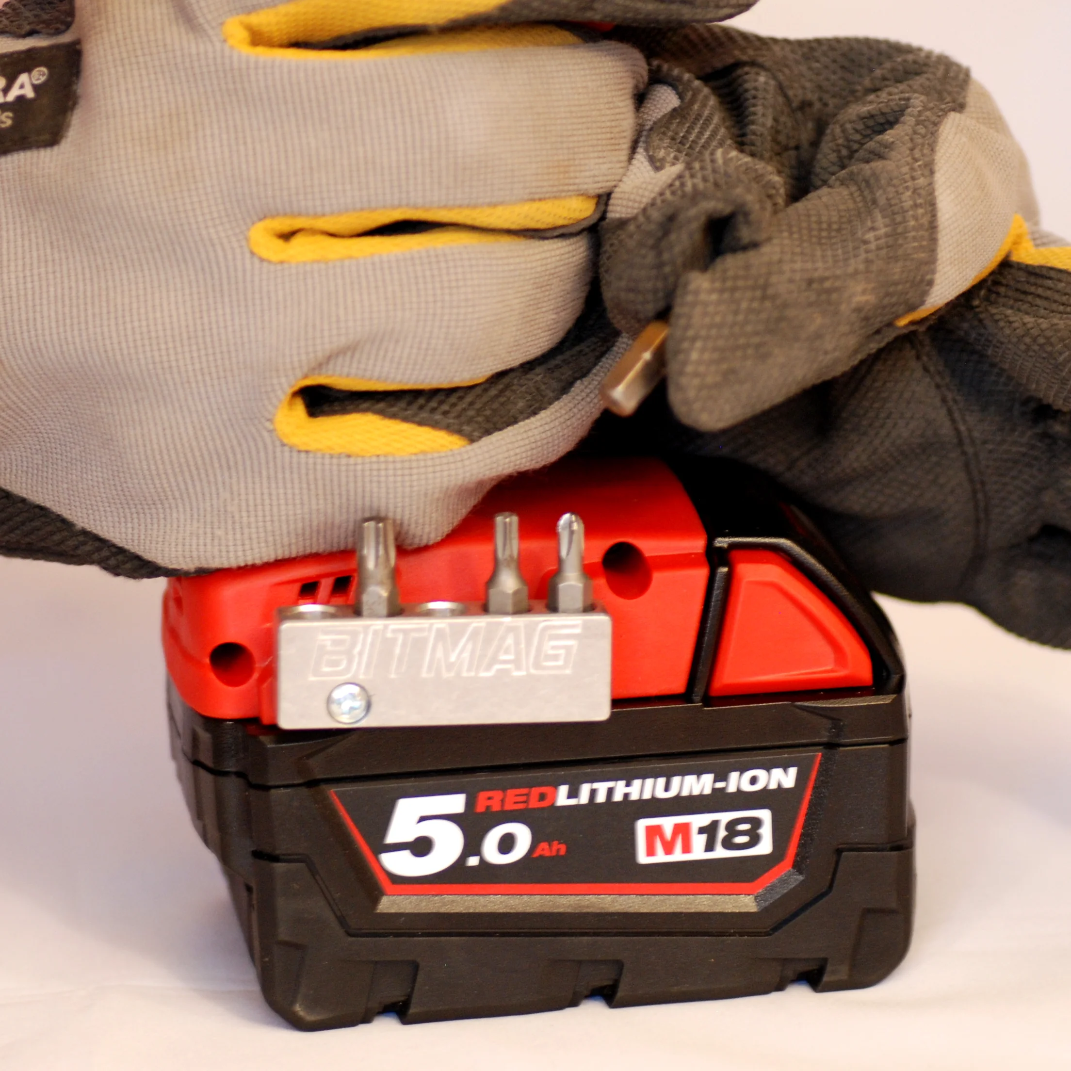 bitmag_change_with_gloves.jpg
