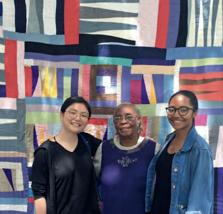 Luo ‘19 and Williams ‘19 with Mary Lee Bendolph, in front of one of Bendolph’s quilts. Photo by Rubin Bendolph Jr.