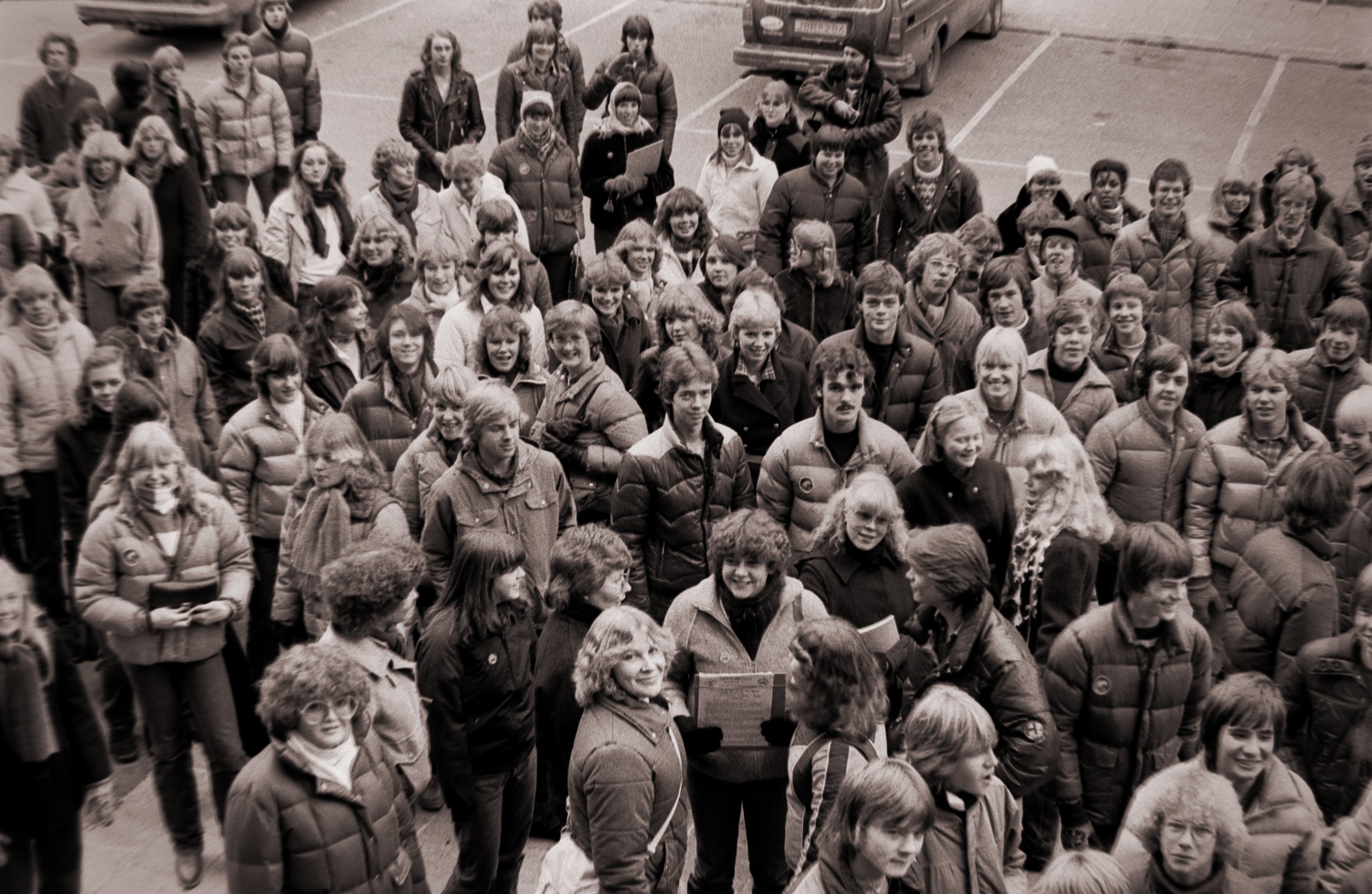 Namninsamlingen_Arbetsförmedlingen _Ungdomar samlas utanför AF_IMG_5705.jpg