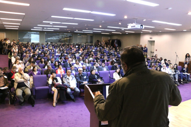 Manoogian Hall, filled to capacity (photo by AUA Acopian Center)