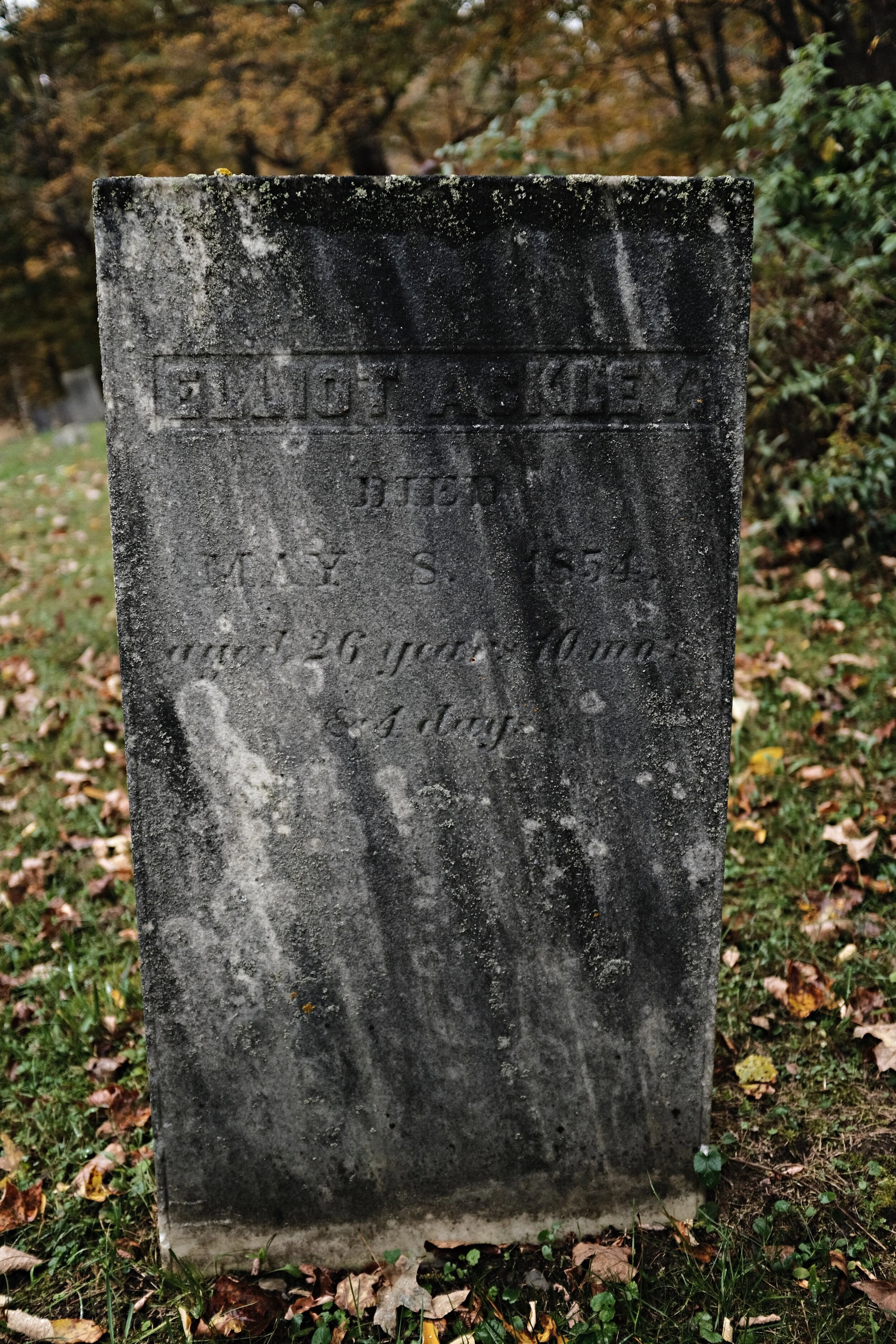 The grave of Elliott Ackley.