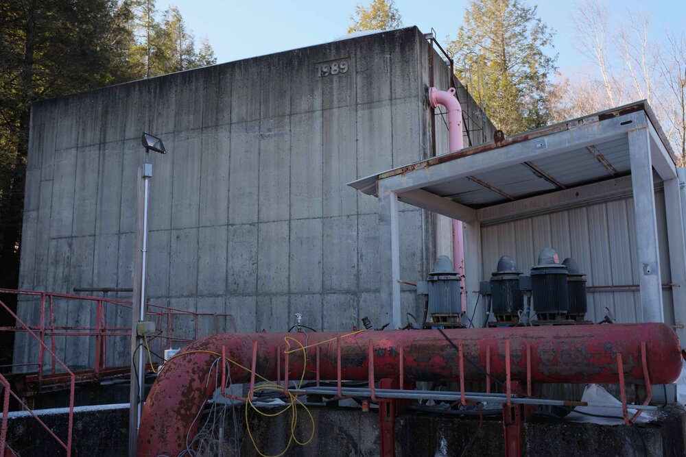  Pumps (right) which move the water through the cooling tower (left). 