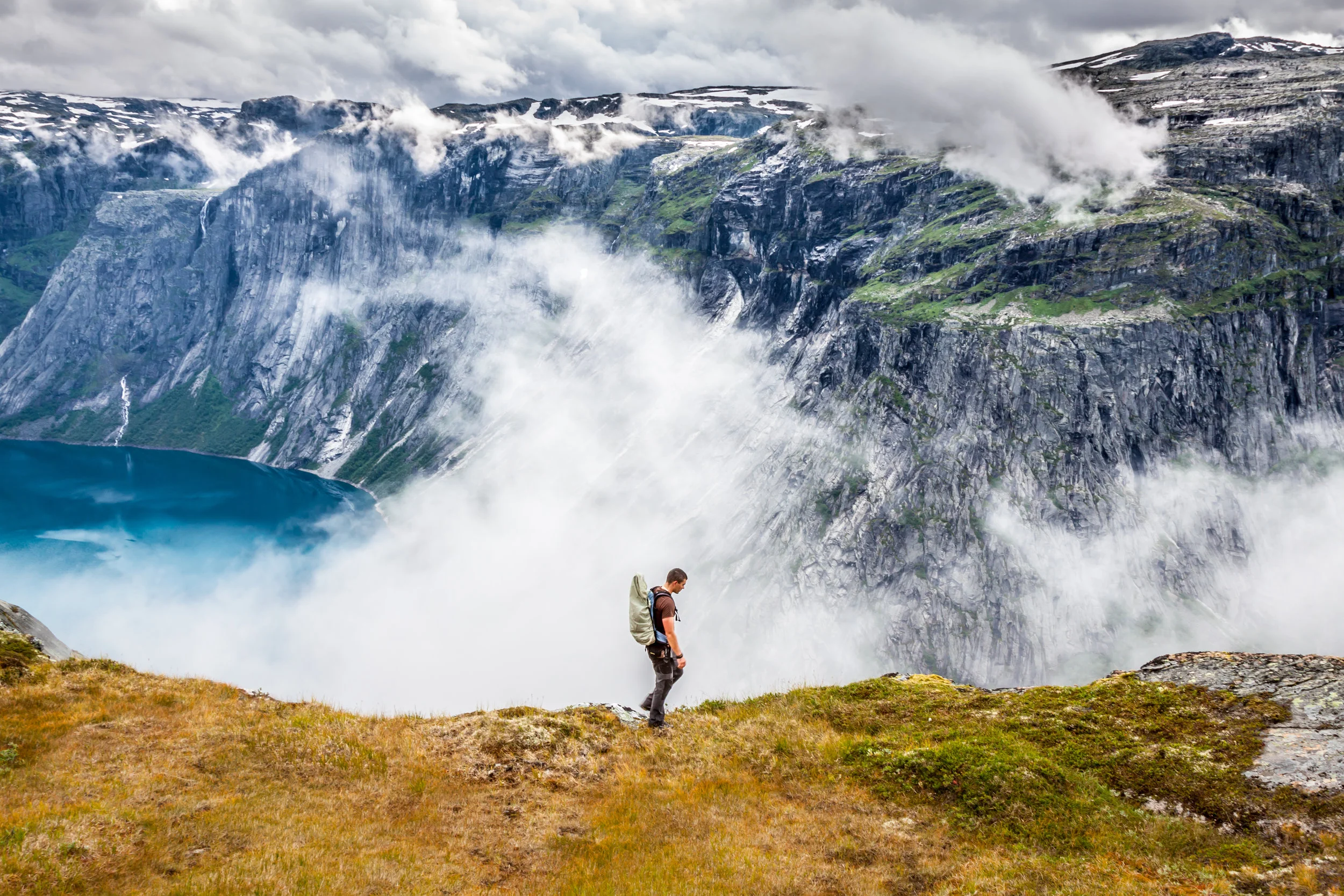 Hardangervidda Hiking.jpg