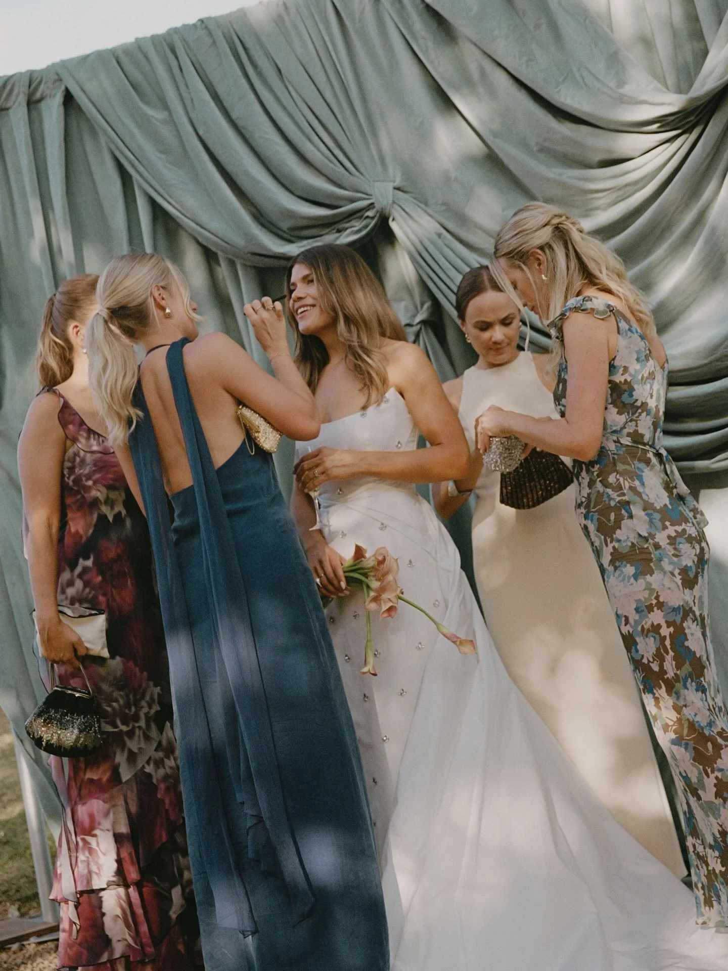 Hannah &amp; Matt 🦢

Photographed by @loversbyrubyjayne 
Venue @goldieestatenz 
Styling @mywaiheke 
Hire @flockevents @mywaiheke_hire @silkandsorcery @tble__linen__hire @lalumiere_nz 
Coordination @waihekeislandweddings 
Celebrant @marriedbyria 
Flo