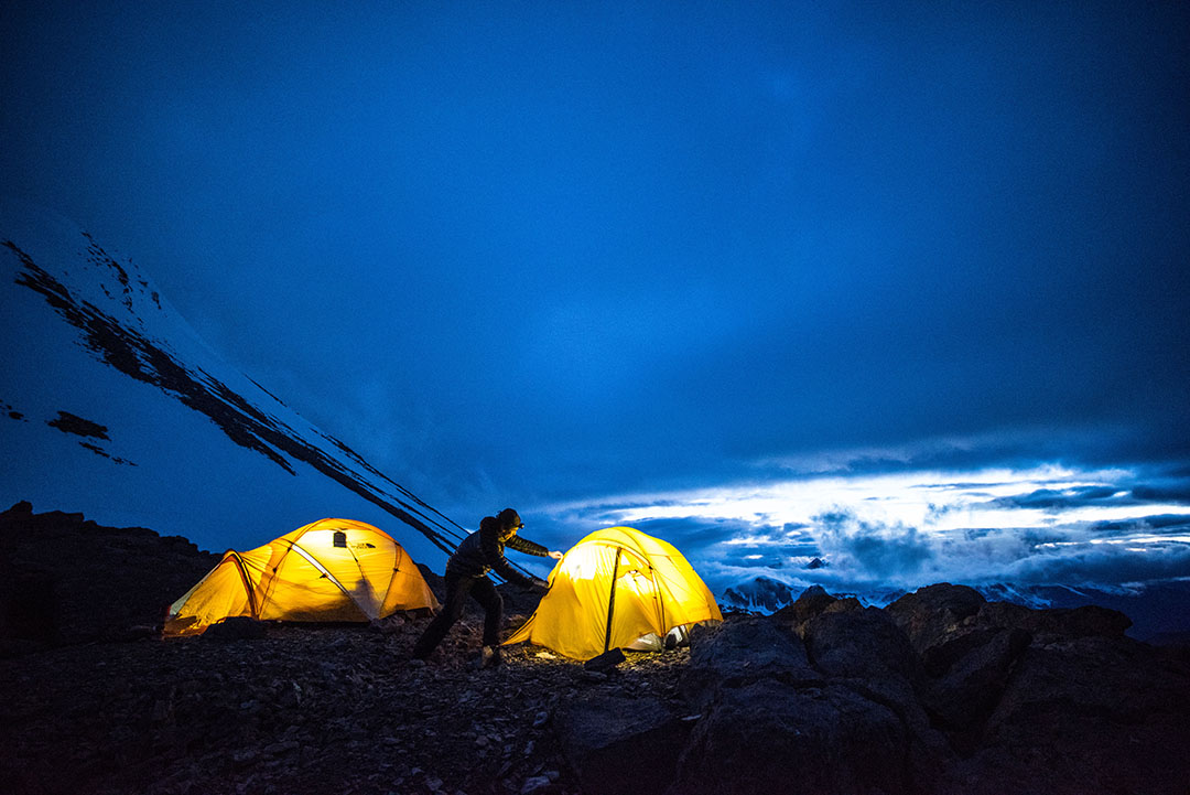 11 Tips for Staying Warm While Backpacking in the Fall