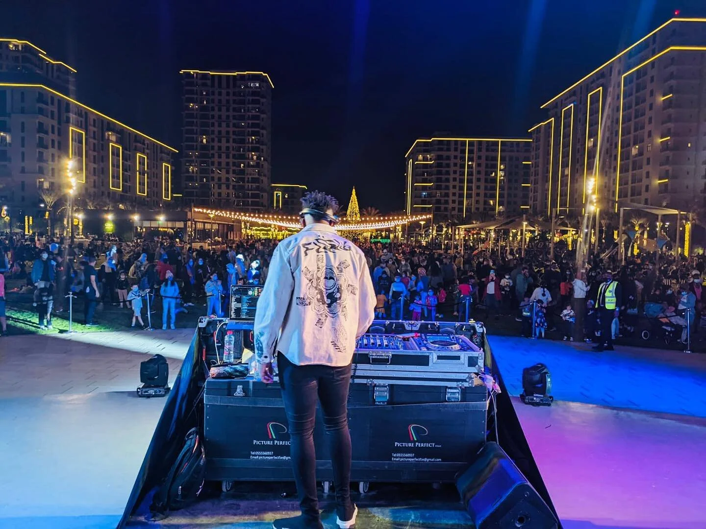 Ended my year like this... 🎉

Despite a rollercoaster of a year in which nearly all of my circumstances have changed, I end the year on a high; grateful to see 2021 and determined to continue my journey of further growth and understanding.

📸: @8on