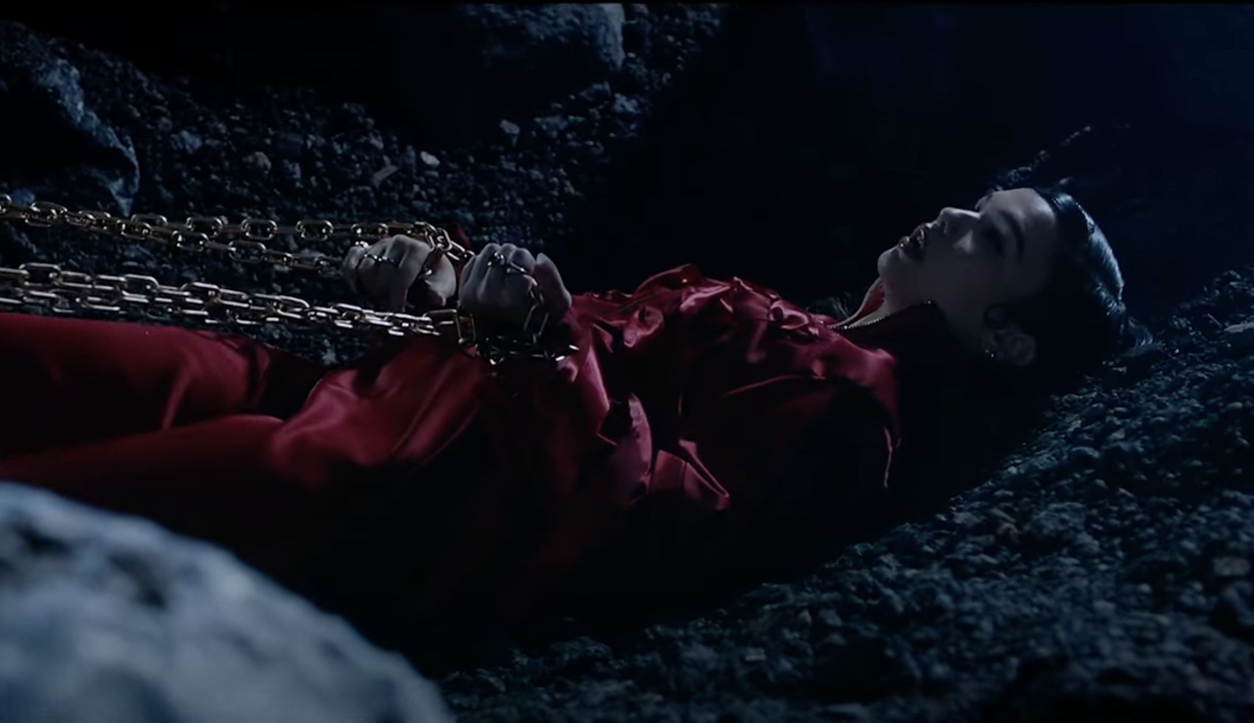 Lola Young - 6 Feet Under Directed by Rianne White