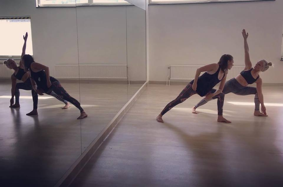 yin-yoga-teacher-training-in-sweden-practice.png