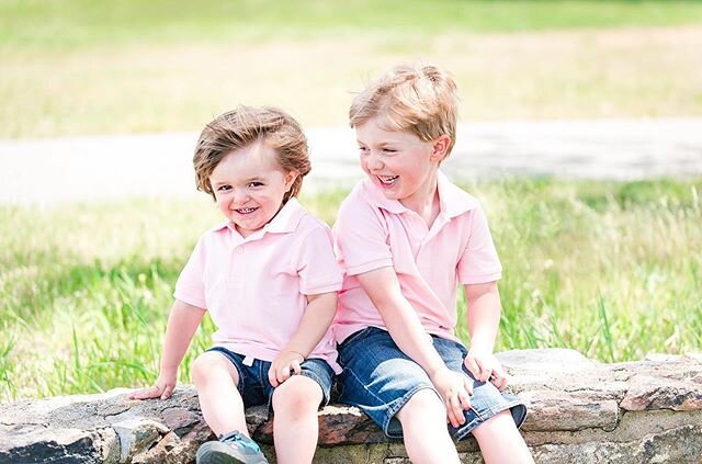 When big brother makes you laugh, the smiles are priceless!  #candidchildhood #brothersforlife #kerifournierphotography #nhphotographer #familyphotographer #familyphotoshoots