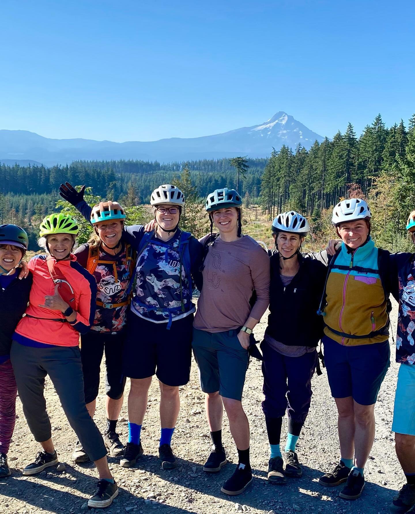 We love camp! Riding with crews of all ages, learning and progressing together, making friends, eating snacks, fostering community. Oh! And shuttling, of course 😉.

#mountainbiking #mtb #mtbcoaching #ridingbikes #meetingfriends #learning #havingfun 