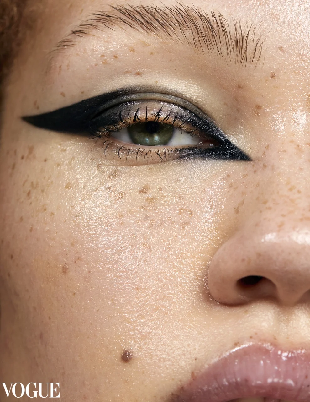  model with freckles and bold eyeliner, close up beauty, beauty photography 