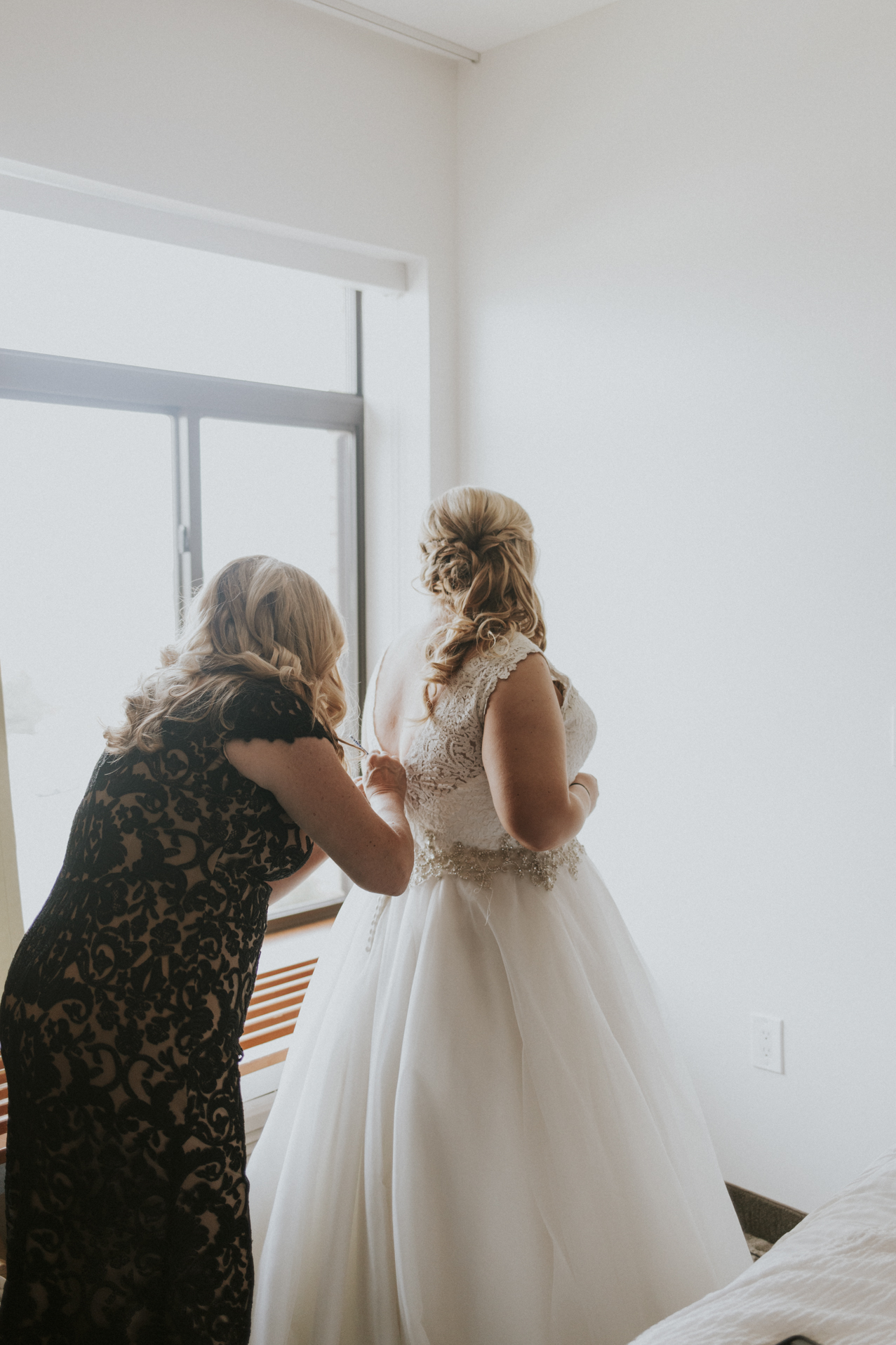 Kaylen and Eric's Romantic Countryside Wedding in Cincinnati, Ohio