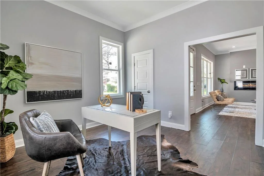 Vacant staging · company service photograph