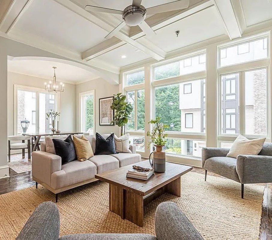 Happy Monday! Step into our office that is an ever changing location. This beauty is located in Buckhead. Exclusively listed by @investwithauri. Go check her out! 

#Staging #Luxury #Buckhead #Atlanta #Miami #Design #InteriorDesign #HomeStaging #Crea