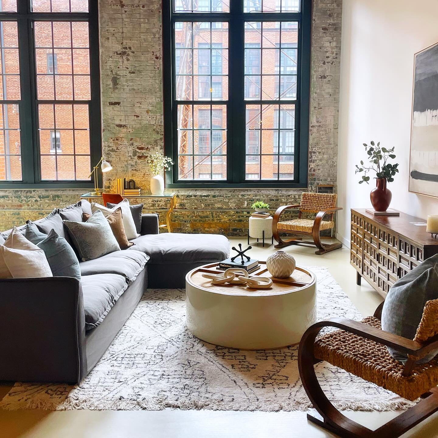 We love a good loft situation&hellip;Staged to sell with 3 offers the first day listed! 
She&rsquo;s a beaut!
#HomeStaging #StagedToSell #Loft #UnderContract #RealEstate #AtlantaRealEstate #LivingInStyle #Design #Designer #Art #Creative