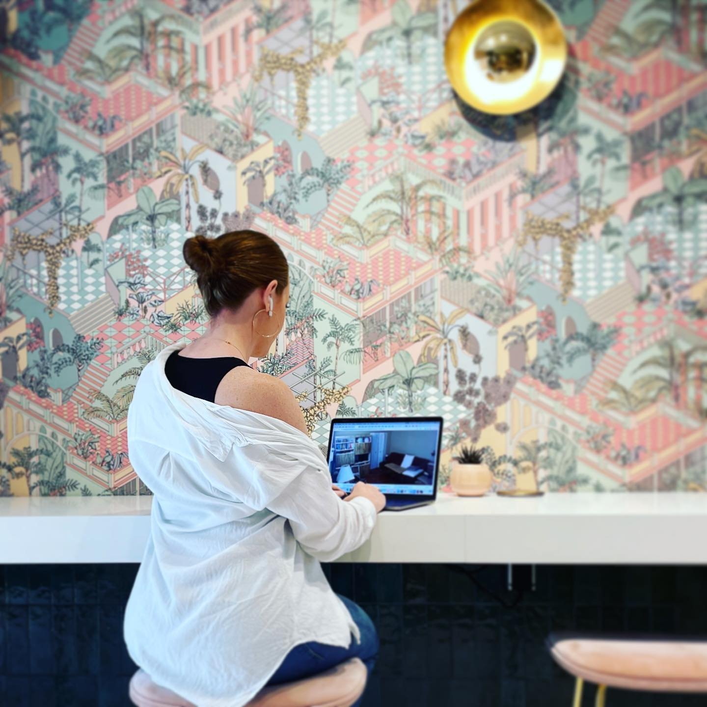 Admin / creative planning day! A lot of what goes into design and staging is planning and prepping! The outside world sees the space magically transform, but there are many days (and months) that go into preparing for that big day. 
#HomeStaging #Des