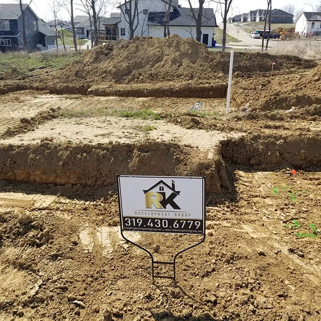 The sun is shining and that means we're making progress on this house at 1603 Green Oaks Pass in Tiffin! 🌞 🏠 🔨