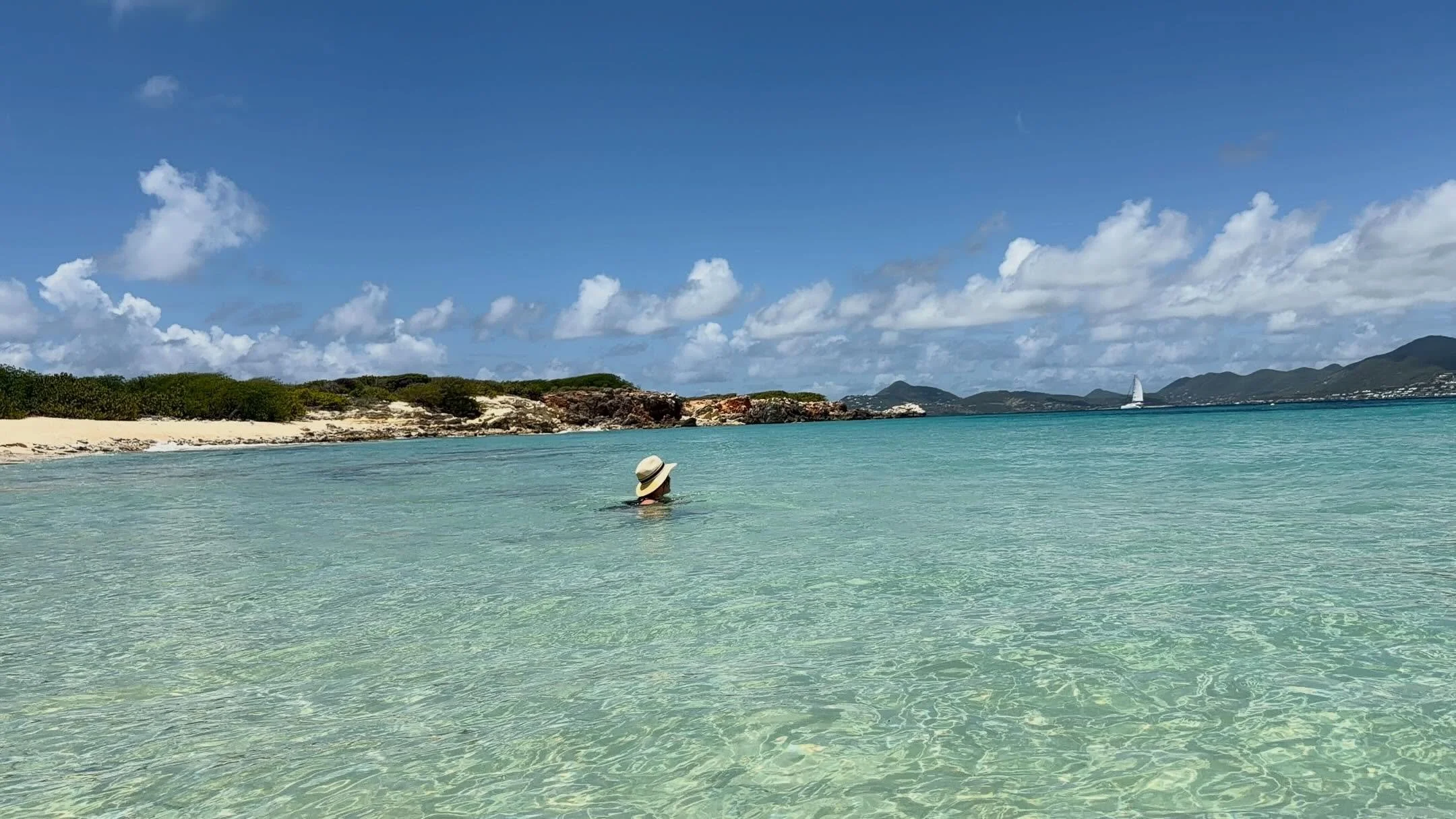 Splendid Tintamarre🤍 🌊  Paradisiaque! 

Crystal clear water, an uninhabited island, green sea turtles feeding in the seagrass, and tropical fish moving through the reefs ~  It&rsquo;s a living sanctuary off the coast of Saint Martin 🌊🐢🐠. 

Lanak