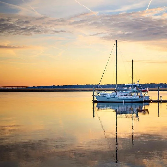 One day all my nights will end like this ✨⚓️
.
.
.
.
.
.
.
.
.
.
#sunset #sunsetchaser #goldenhour #thisistheview #thisisthelife #goals #boatlife #waterfront #lowcountry #beaufortsc #discoversc #goldensky #southeast #southernliving