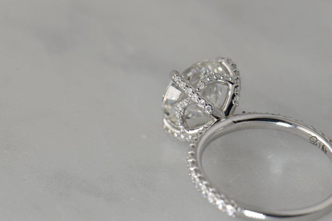 darvier-diamond-engagement-pave-thin-18k.jpg