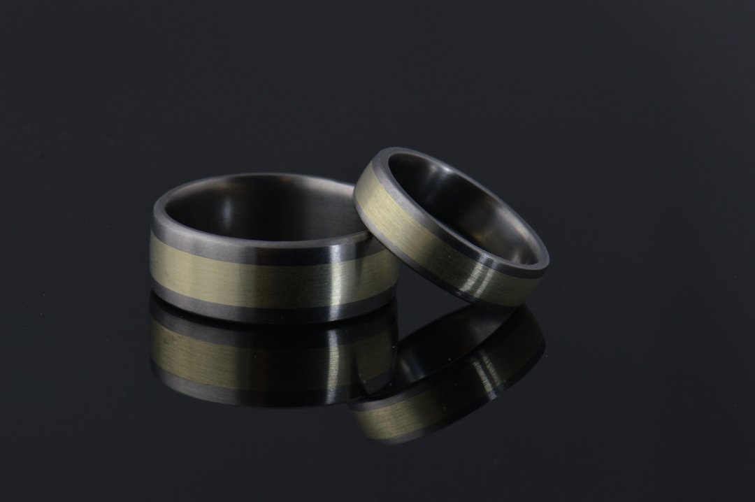 darvier-14k-green-gold-inlay-titanium-ring.jpg