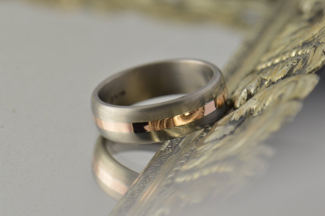 darvier-rose-gold-inlay-titanium-ring.jpg